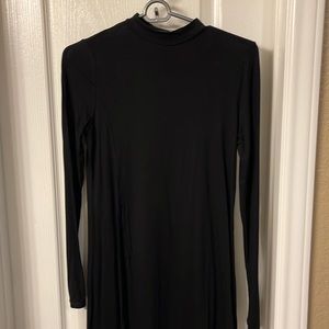 Black mock neck tunic with side slit, Size: Small, Brand: Lulus